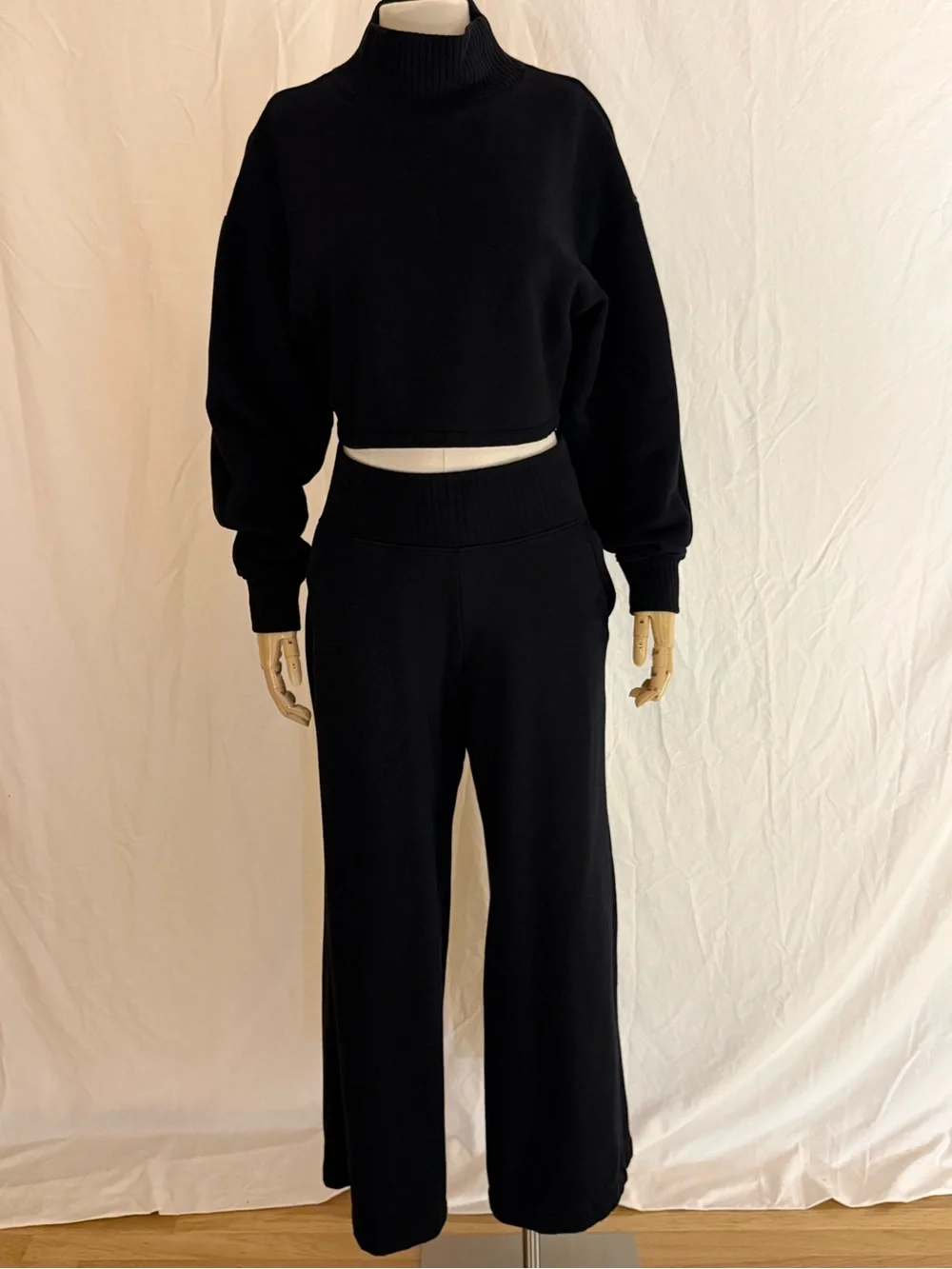 Alo Yoga- Serenity Set (Black size Small top with black XS bottom)